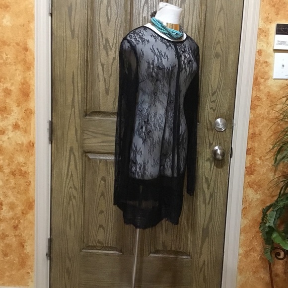 Guess Sheer lace long sleeve dress or coverup 💕🔥 - Picture 7 of 8